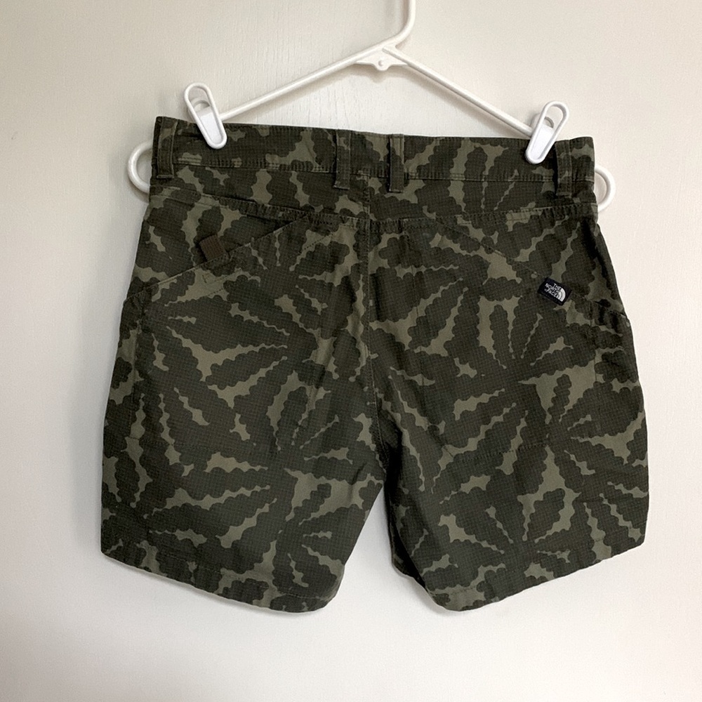 THE North Face Hiking Shorts, Size 2, Army Green. - Picture 2 of 7